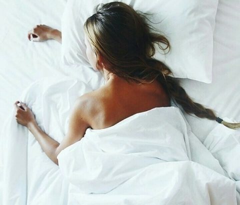 寝る前にやってはいけない３つのこと！美肌のために良い睡眠をとろう！