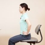 膝伸ばし運動がダイエットに効果的！ながら運動でできるエクササイズの方法とは？